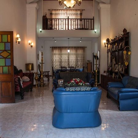 Antique Tourist Lodge แคนดี้ ภายนอก รูปภาพ