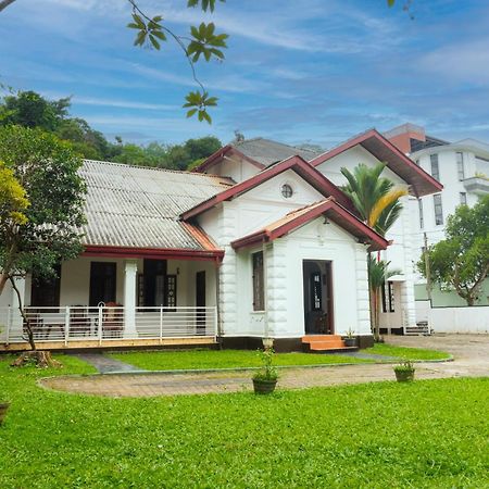 Antique Tourist Lodge แคนดี้ ภายนอก รูปภาพ
