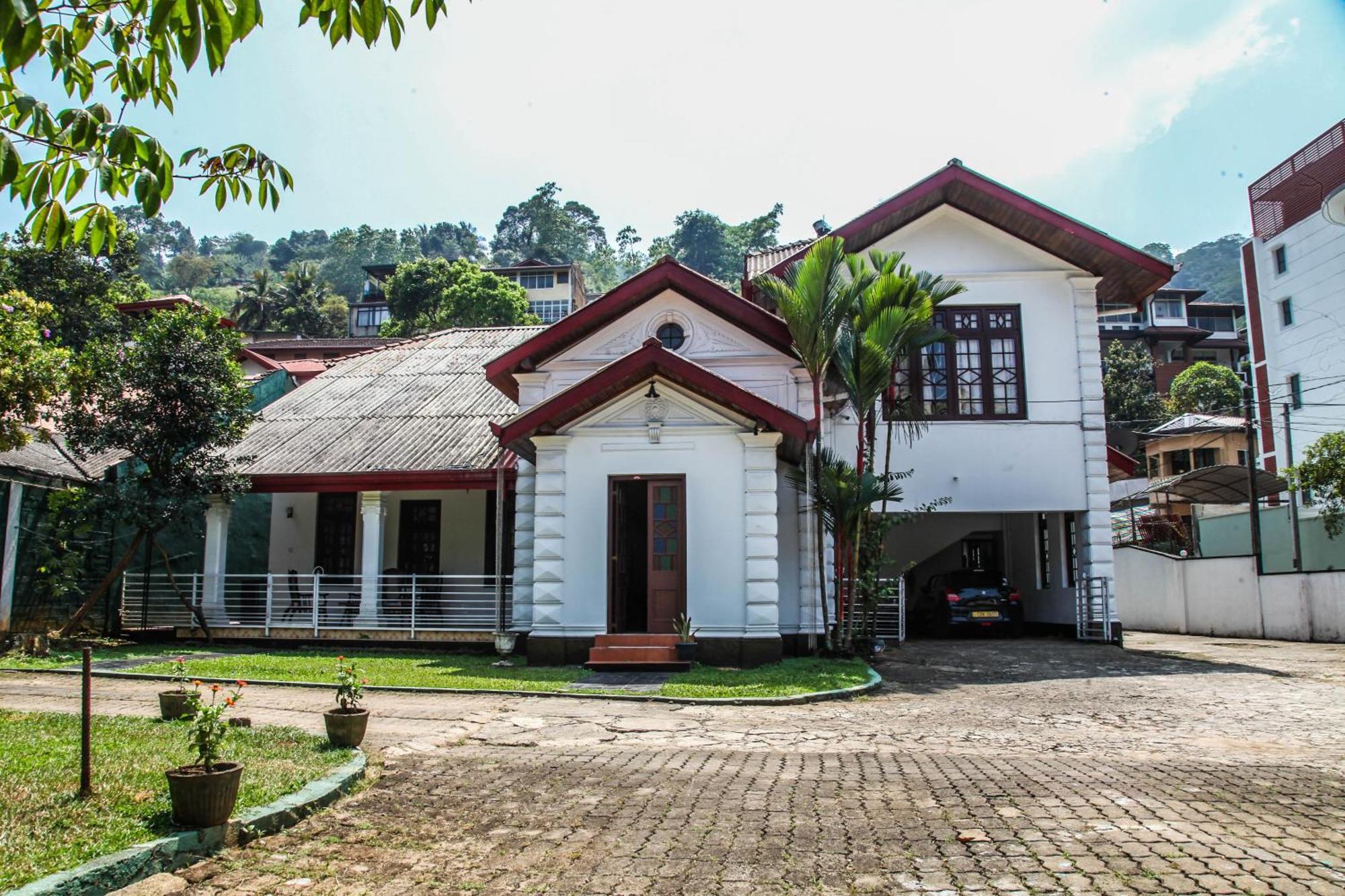 Antique Tourist Lodge แคนดี้ ภายนอก รูปภาพ