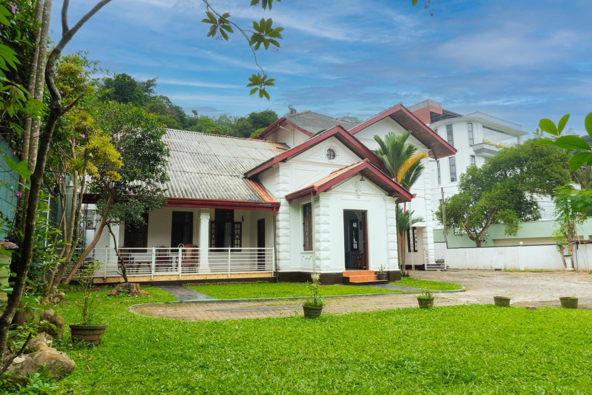 Antique Tourist Lodge แคนดี้ ภายนอก รูปภาพ